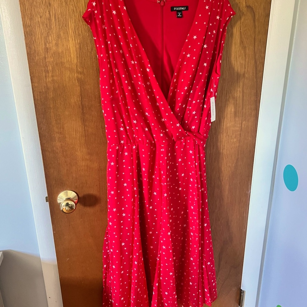NWT Roz and Ali patriotic sleeveless red dress with white stars SZ 16 w